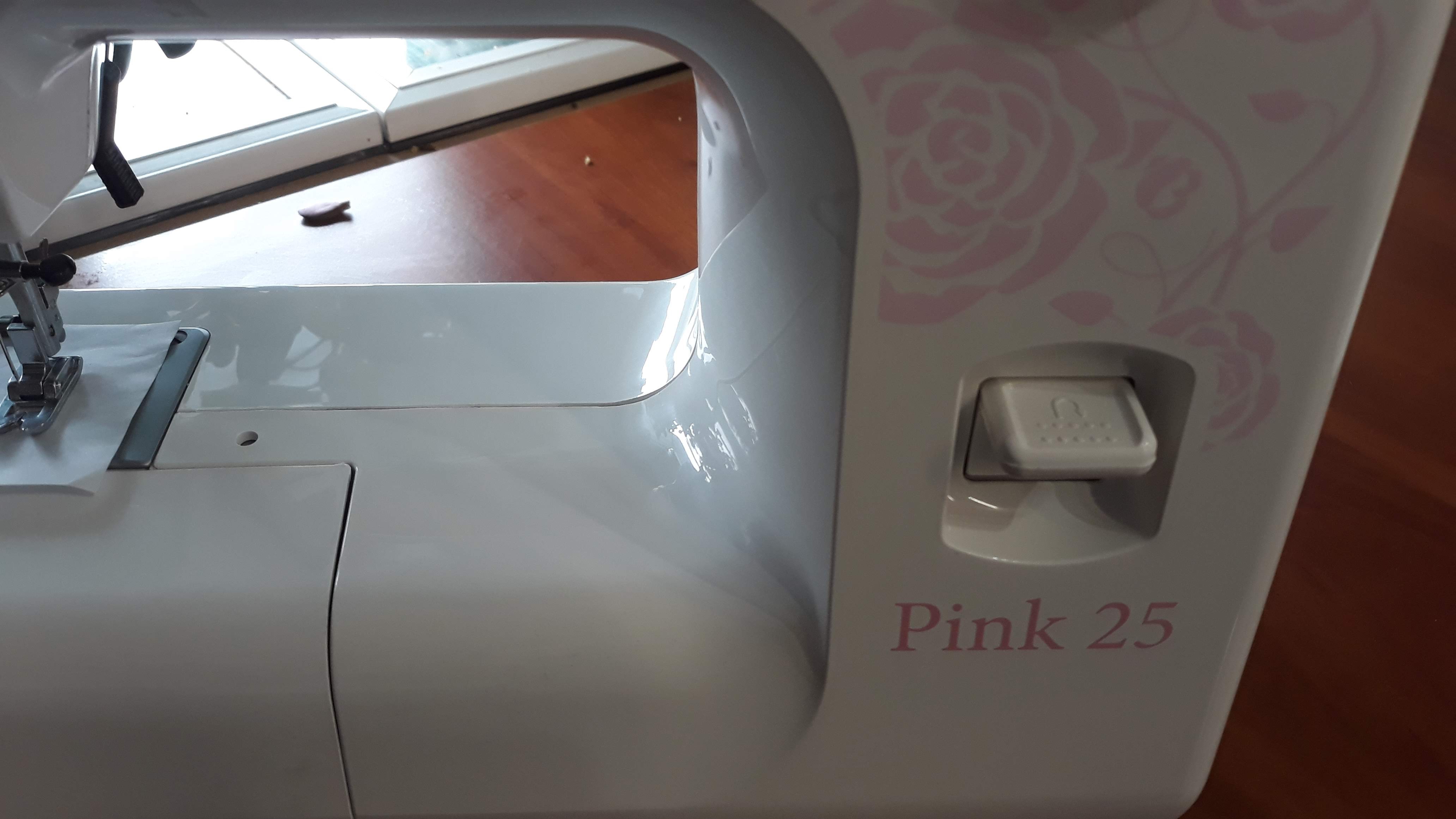 Швейная машина Janome Pink 25 — отзывы покупателей, фото и обзор смотри в  Мир Швейных Машин