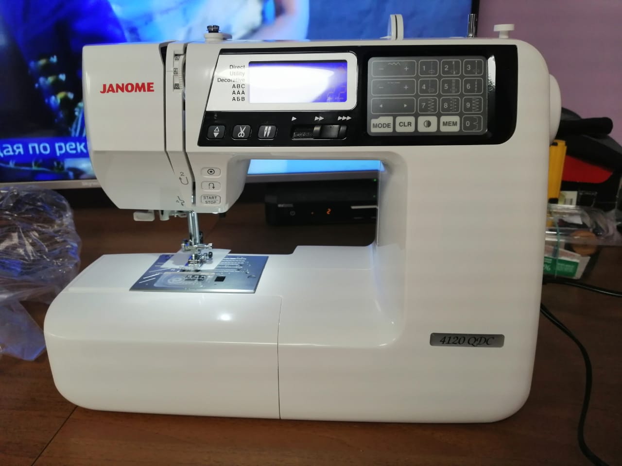 Швейная машина Janome 4120 QDC — отзывы покупателей, фото и обзор смотри в  Мир Швейных Машин