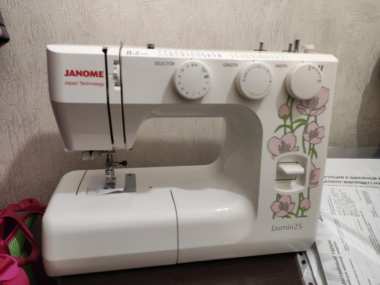 Швейная машина Janome Jasmin 25 — отзывы покупателей, фото и обзор смотри в  Мир Швейных Машин