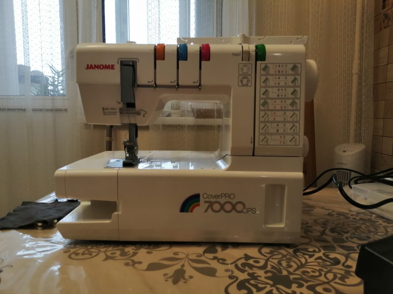 Распошивальная машина Janome CoverPro 7000CPS — отзывы покупателей, фото и  обзор смотри в Мир Швейных Машин