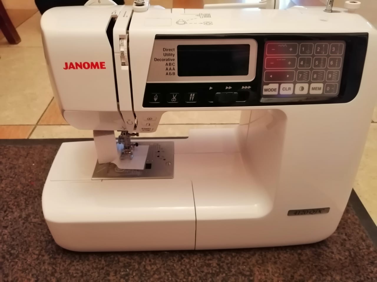 Швейная машина Janome 4120 QDC — отзывы покупателей, фото и обзор смотри в  Мир Швейных Машин