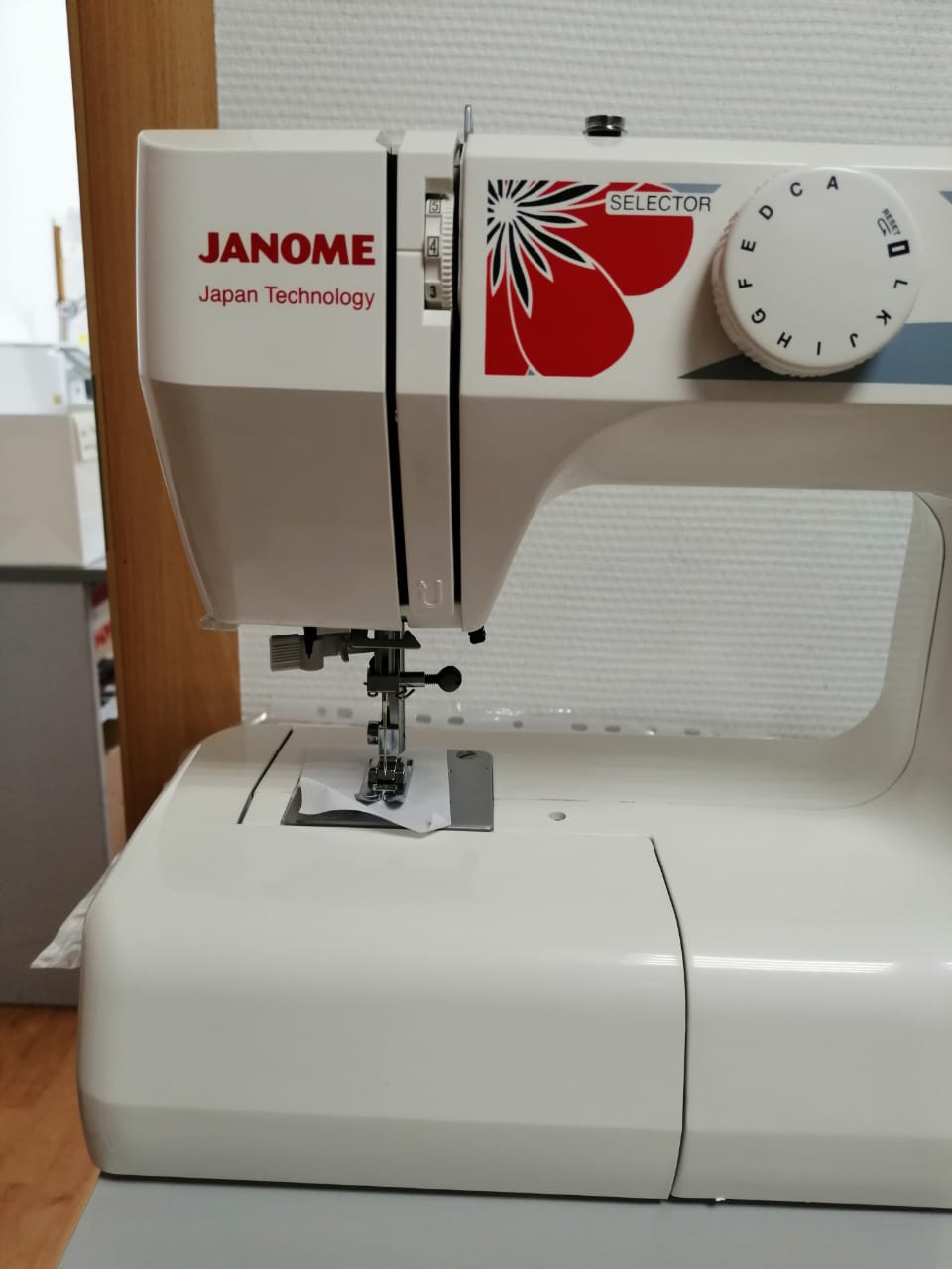 Швейная машина Janome J925S — отзывы покупателей, фото и обзор смотри в Мир Швейных  Машин